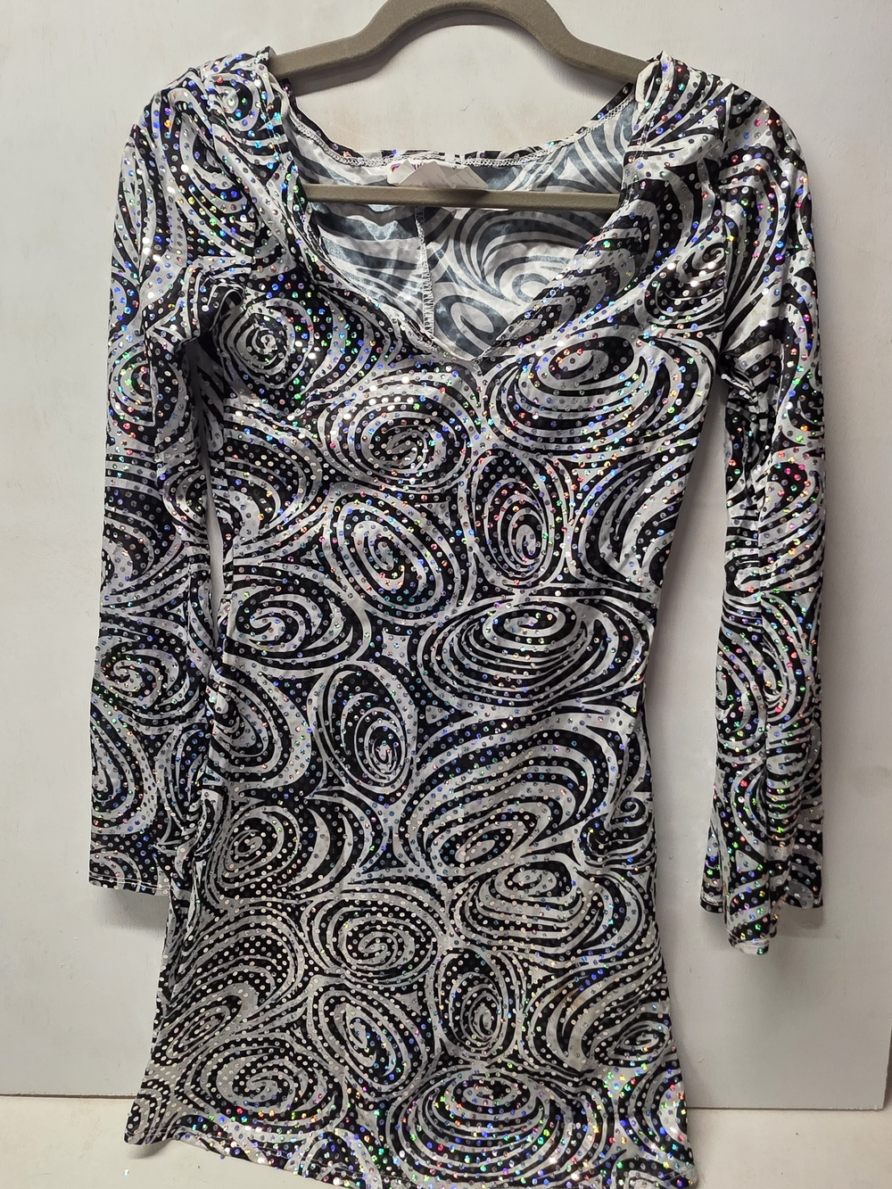 California Costume JR 3-5 70Women’s Black & White Swirl Sequin Long-Sleeve Dress
